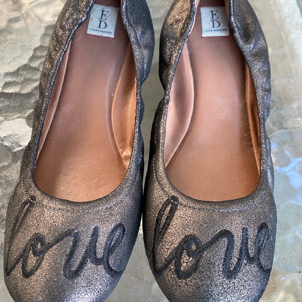 Ellen DeGeneres (ED) size 9M love flat shoes